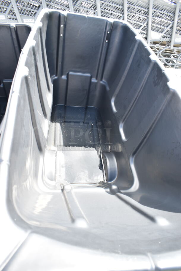 BRAND NEW SCRATCH AND DENT! Lavex 475AG103TBBK Black 1 Cubic Yard Black Standard-Duty Tilt Truck / Trash Cart (1250 lb. Capacity) - Image 4 of 5