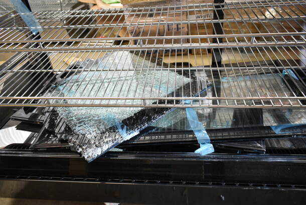 BRAND NEW SCRATCH AND DENT! Metal Commercial Countertop Deli Display Case Merchandiser. See Pictures for Broken Glass. Tested and Powers On But Does Not Get Cold - Image 6 of 7