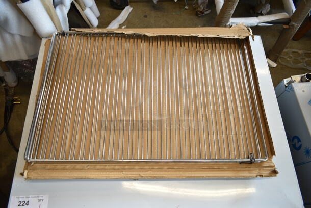 BRAND NEW SCRATCH AND DENT! Avantco 177CO38M Stainless Steel Commercial Countertop Electric Powered Full Size Convection Oven. 208/240 Volts, 1 Phase.  - Image 4 of 5