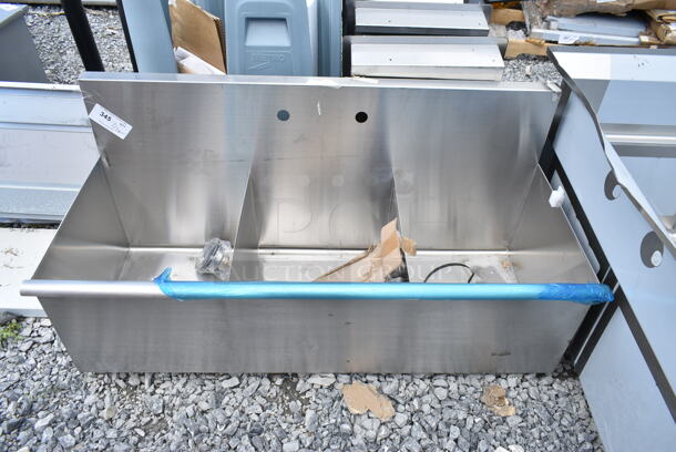 BRAND NEW SCRATCH AND DENT! Regency 600S31618SB 48" 16-Gauge Stainless Steel Three Compartment Commercial Utility Sink - 16" x 18" x 14" Bowl. - Image 2 of 9