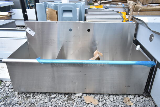BRAND NEW SCRATCH AND DENT! Regency 600S31618SB 48" 16-Gauge Stainless Steel Three Compartment Commercial Utility Sink - 16" x 18" x 14" Bowl. - Image 3 of 9