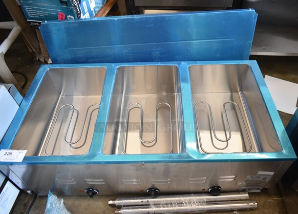 BRAND NEW SCRATCH AND DENT! 2023 Avantco 177STE3S Stainless Steel Commercial Electric Powered 3 Bay Steam Table. 120 Volts, 1 Phase. Tested and Working! - Image 2 of 7
