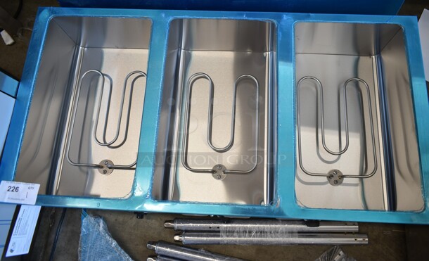 BRAND NEW SCRATCH AND DENT! 2023 Avantco 177STE3S Stainless Steel Commercial Electric Powered 3 Bay Steam Table. 120 Volts, 1 Phase. Tested and Working! - Image 3 of 7