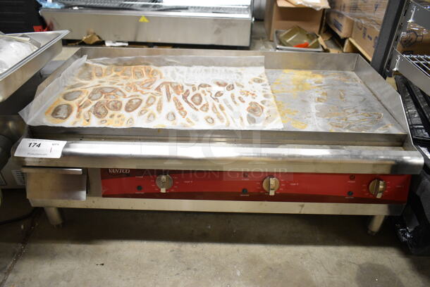 BRAND NEW SCRATCH AND DENT! Avantco 177EG36N Stainless Steel Commercial Countertop Electric Powered Flat Top Griddle. 208/240 Volts, 1 Phase.  - Image 2 of 5