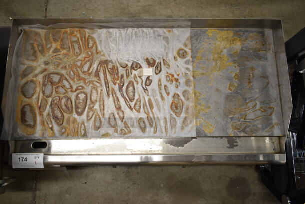 BRAND NEW SCRATCH AND DENT! Avantco 177EG36N Stainless Steel Commercial Countertop Electric Powered Flat Top Griddle. 208/240 Volts, 1 Phase.  - Image 4 of 5