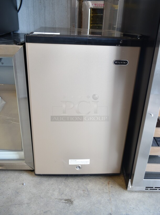 BRAND NEW SCRATCH AND DENT! Whynter CUF-210SSg Energy Star Stainless Steel Upright Freezer with Lock. 115 Volts, 1 Phase. Tested and Working! - Image 2 of 5