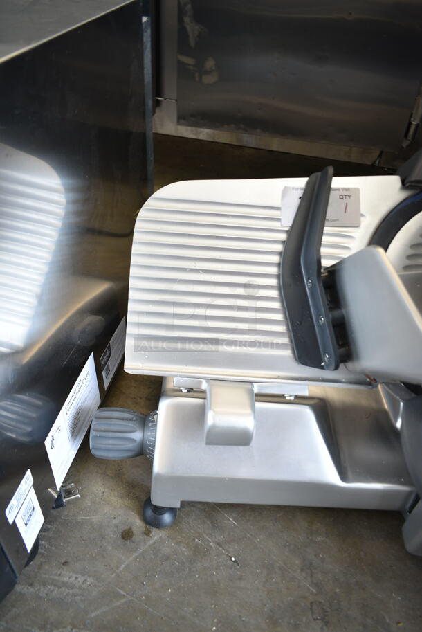 BRAND NEW SCRATCH AND DENT! 2023 Hobart Centerline EDGE12-11 Stainless Steel Commercial Meat Slicer w/ Blade Sharpener. 115 Volts, 1 Phase. Tested and Working! - Image 4 of 7