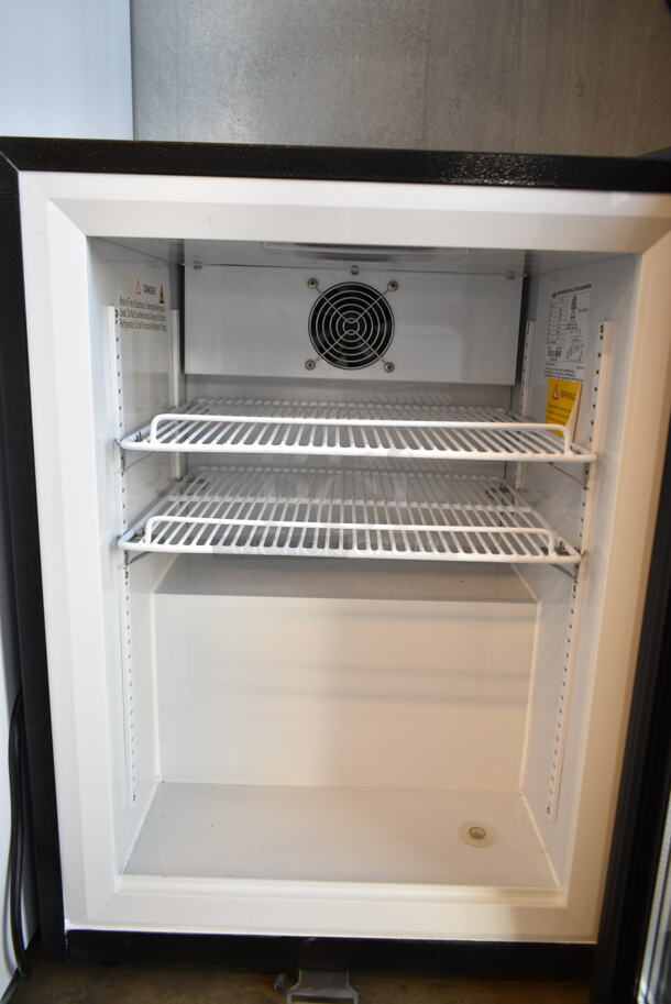 BRAND NEW SCRATCH AND DENT! Whynter CDF-177SB Countertop Reach In 1.8 cu ft Display Glass Door Freezer Merchandiser. 115 Volt, 1 Phase. Tested and Working! - Image 3 of 6