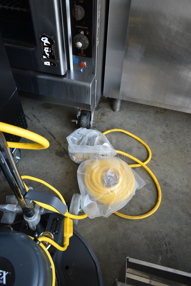 BRAND NEW SCRATCH AND DENT! Lavex TP-2015 Floor Cleaning Machine. 120 Volts, 1 Phase. Tested and Working! - Image 5 of 6