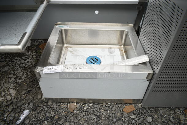 BRAND NEW SCRATCH AND DENT! Regency 600SM16206  25" 16 Gauge Stainless Steel One Compartment Floor Mop Sink - 20" x 16" x 6" Bowl - Image 2 of 4
