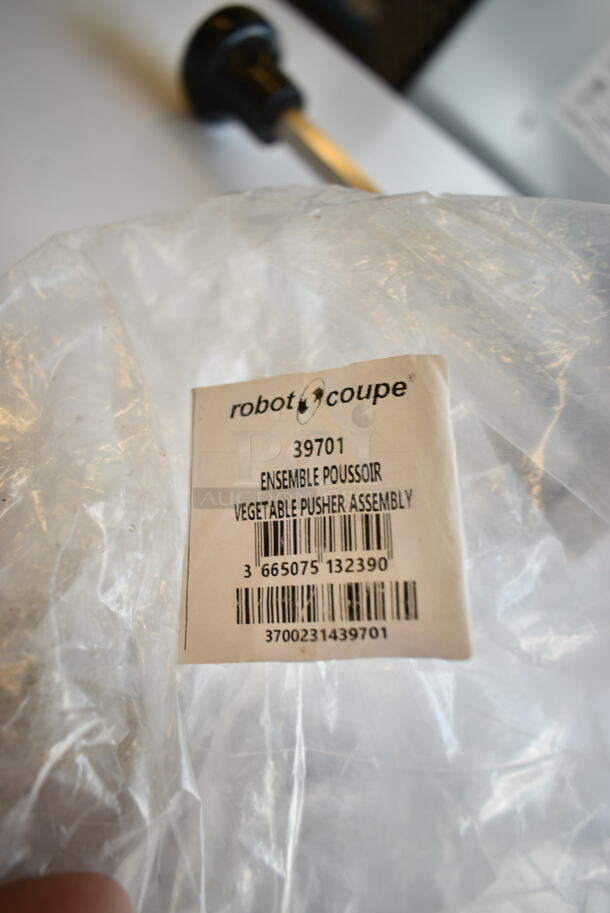 BRAND NEW SCRATCH AND DENT! Robot Coupe 39701 Pusher Assy - Image 3 of 4
