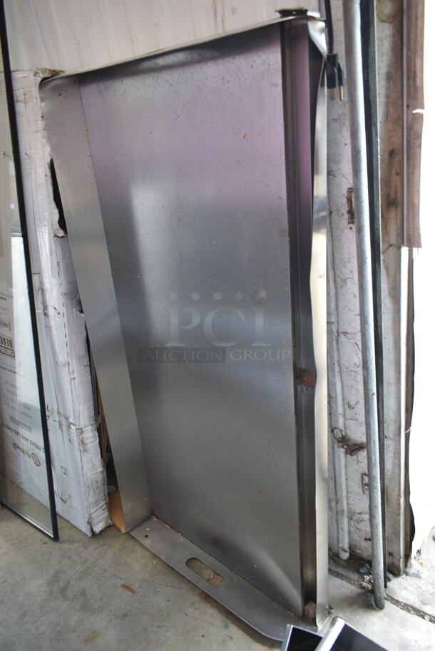4 BRAND NEW SCRATCH AND DENT! Items; Stainless Steel Flat Top Griddle Attachment, 360SNZ48GLS Avantco 360SNZ48GLS 47" Sneeze Guard for CPT-48 Series, G-Rack 5 Tier Galvanized Shelf, Clear Panel. 4 Times Your Bid! - Image 4 of 7