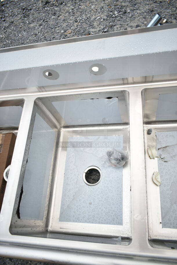 BRAND NEW SCRATCH AND DENT! Regency 600S31824218 94" 16-Gauge Stainless Steel Three Compartment Commercial Sink with 2 Drainboards - 18" x 24" x 14" Bowls. - Image 6 of 10