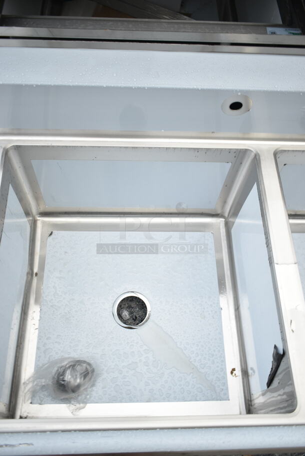 BRAND NEW SCRATCH AND DENT! Regency 600S32424224 124" 16-Gauge Stainless Steel Three Compartment Commercial Sink with 2 Drainboards - 24" x 24" x 14" Bowls - Image 4 of 9
