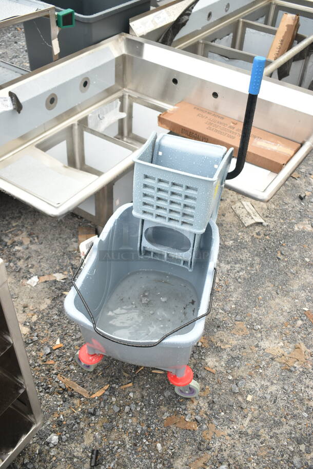 BRAND NEW SCRATCH AND DENT! Lavex 274MOPBCKTGY 35 Qt. Gray Mop Bucket & Side Press Wringer Combo - Image 2 of 6