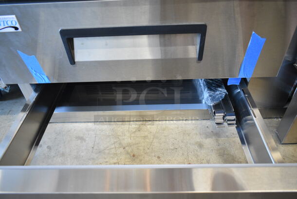 BRAND NEW SCRATCH AND DENT! Avantco 178CBE72HC Stainless Steel Commercial 4 Drawer Chef Base. No Casters. 115 Volts, 1 Phase. Tested and Working! - Image 6 of 7