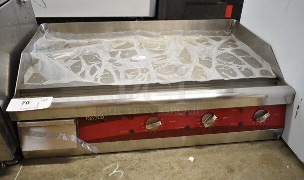 BRAND NEW SCRATCH AND DENT! Avantco 177EG30N Stainless Steel Commercial Countertop Electric Powered Flat Top Griddle. 208/240 Volts.  - Image 2 of 5