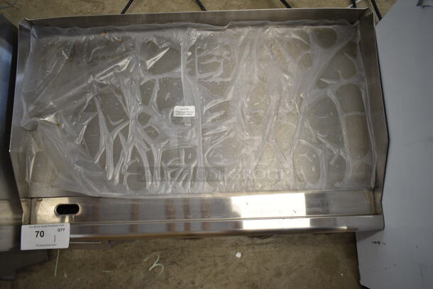 BRAND NEW SCRATCH AND DENT! Avantco 177EG30N Stainless Steel Commercial Countertop Electric Powered Flat Top Griddle. 208/240 Volts.  - Image 3 of 5