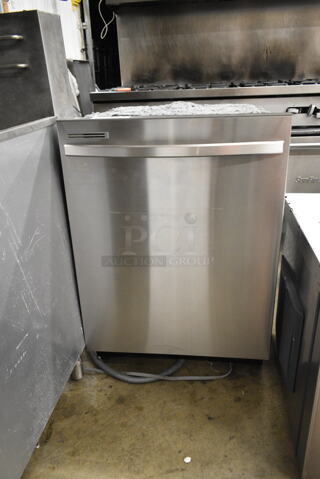 BRAND NEW SCRATCH AND DENT! Samsung DW80R2031US Stainless Steel Undercounter Dishwasher. 120 Volts, 1 Phase. 