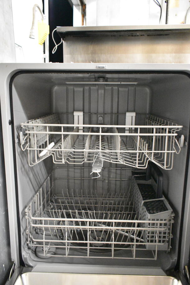 BRAND NEW SCRATCH AND DENT! Samsung DW80R2031US Stainless Steel Undercounter Dishwasher. 120 Volts, 1 Phase.  - Image 4 of 11