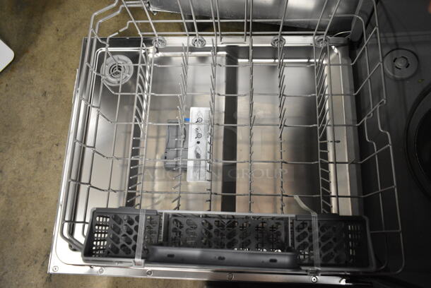 BRAND NEW SCRATCH AND DENT! Samsung DW80R2031US Stainless Steel Undercounter Dishwasher. 120 Volts, 1 Phase.  - Image 5 of 11