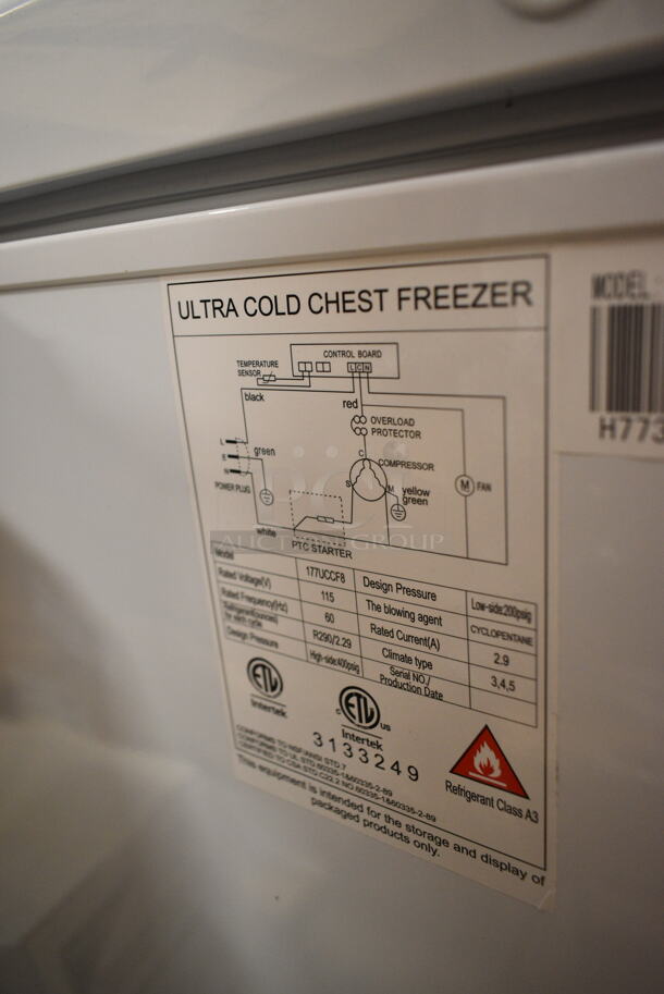 BRAND NEW SCRATCH AND DENT! Galaxy 177UCCF8 8.1 Cu. Ft. White Chest Freezer on Commercial Casters. 115 Volts, 1 Phase. Tested and Working! - Image 5 of 5