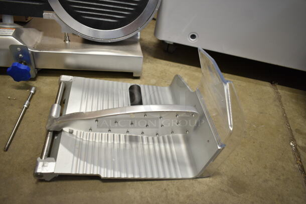BRAND NEW SCRATCH AND DENT! Vollrath SLM300P/S Stainless Steel Commercial Countertop Meat Slicer w/ Blade Sharpener. 120 Volts, 1 Phase. Tested and Powers On But Parts Do Not Move - Image 7 of 8