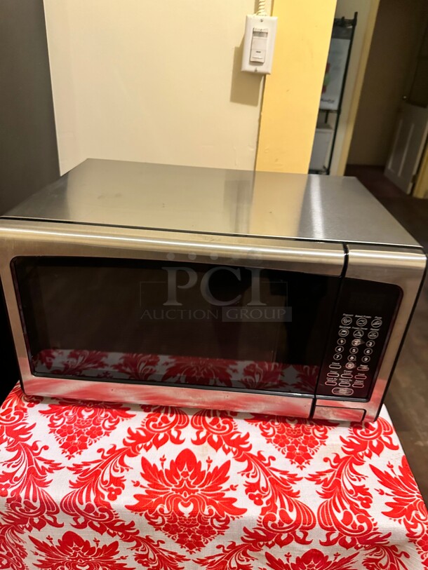 2018 Danby Commercial Microwave 115 Volt Working - Image 1 of 7