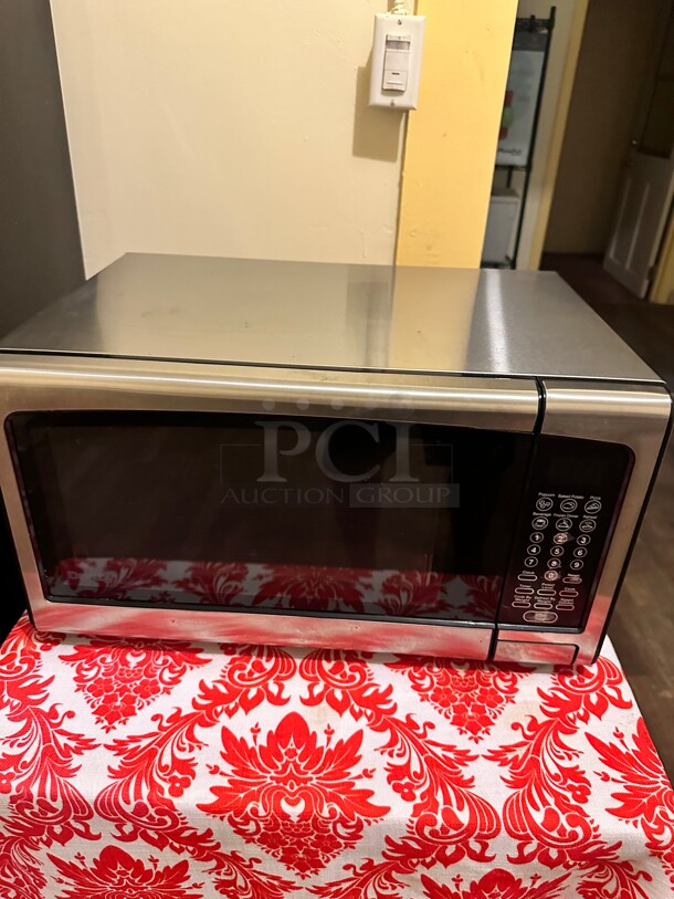2018 Danby Commercial Microwave 115 Volt Working - Image 2 of 7