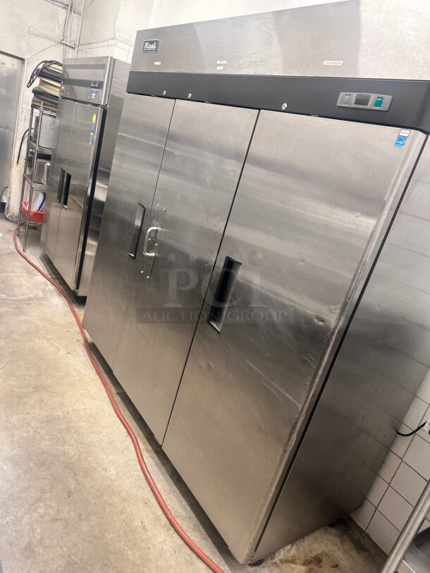 Migali C-3R 77 inch Three Section Reach In Refrigerator, (3) Left/Right Hinge Solid Doors, 115v Working - Image 1 of 7