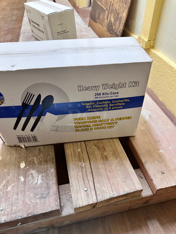 Heavy Weight 250 Kits - Image 1 of 6
