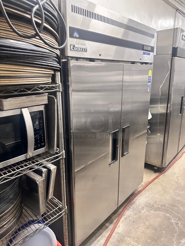 Everest Refrigeration ESR2 49 inch Two Section Reach In Refrigerator, (2) Left/Right Hinge Solid Doors, 115v Working - Image 2 of 7