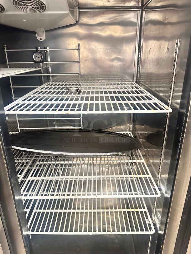 Everest Refrigeration ESR2 49 inch Two Section Reach In Refrigerator, (2) Left/Right Hinge Solid Doors, 115v Working - Image 5 of 7