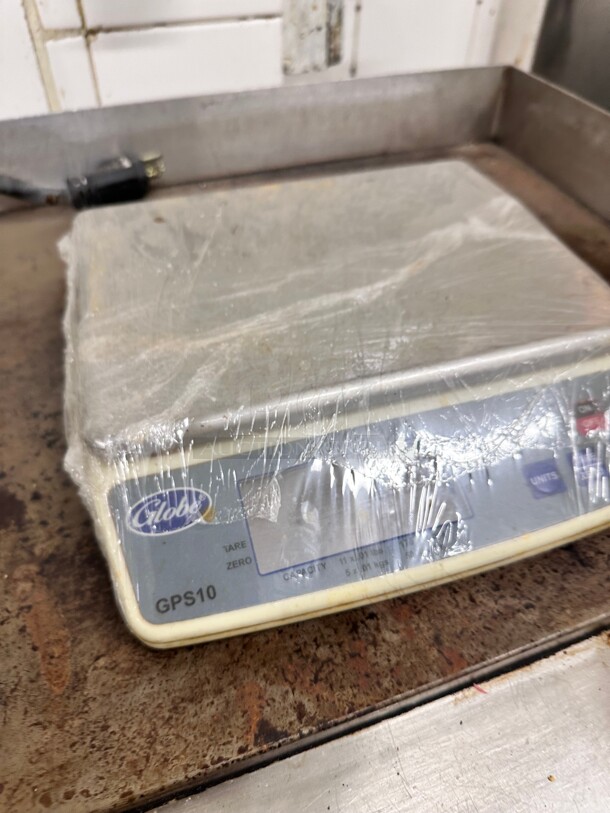 Globe GPS10 10 lb. Digital Portion Control Scale Working - Image 2 of 4