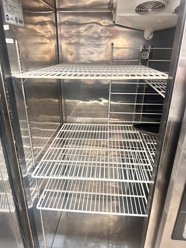 Everest Refrigeration ESR2 49 inch Two Section Reach In Refrigerator, (2) Left/Right Hinge Solid Doors, 115v Working - Image 6 of 7