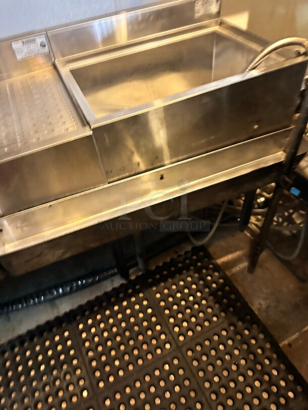 Krowne Metal 18-24-7 Silver Series 24" Ice Bin with Cold Plate - Image 2 of 6