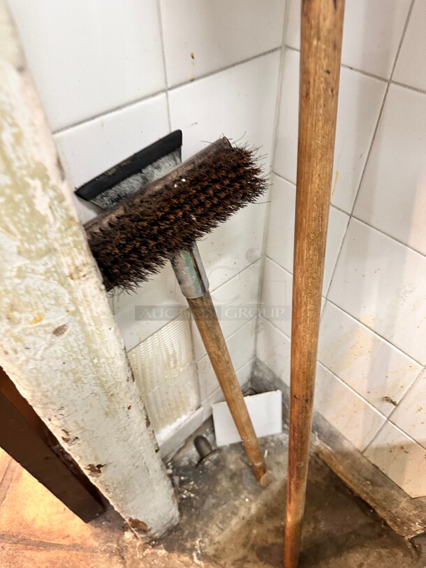 Grill Cleaner - Image 1 of 4