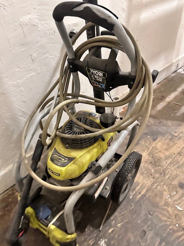 RYOBI 3100 PSI 2.3 GPM Cold Water Gas Pressure Washer, GREEN, Working - Image 2 of 9