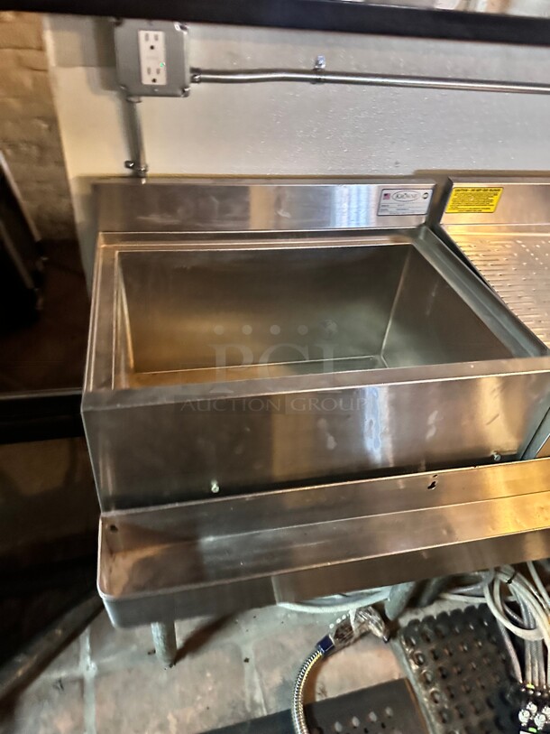 Krowne Metal 18-24-7 Silver Series 24" Ice Bin with Cold Plate Working - Image 3 of 4