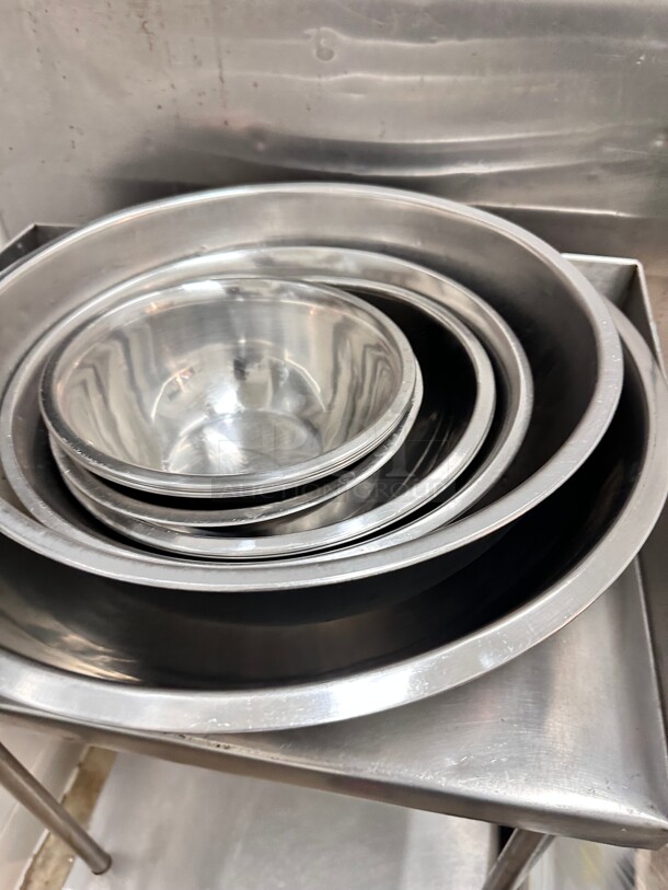 One Lot Of Assorted Sizes Bowls - Image 1 of 4
