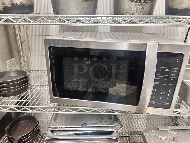 Sharp Smc1662ds 1.6-cu ft 1100-Watt Sensor Cooking Controls Countertop Microwave 115 Volt Working - Image 4 of 5