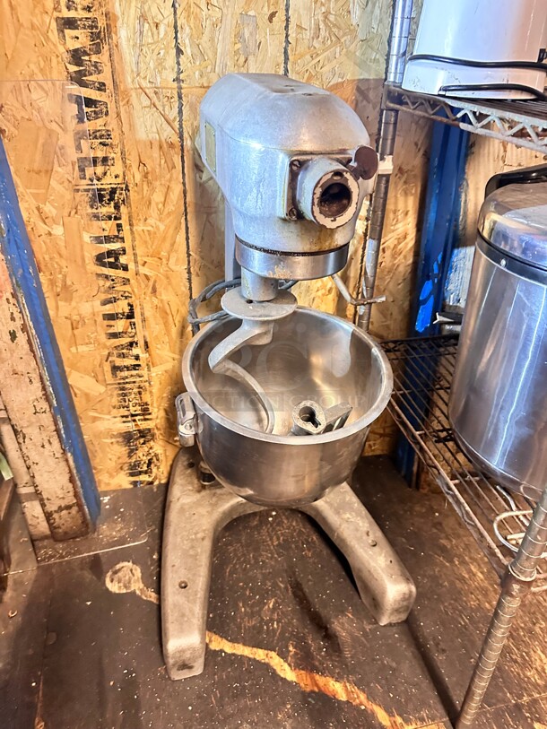 Hobart AS-230  20 qt Planetary Mixer - Floor Model, 1/3 hp, 115 Volt Working - Image 4 of 5