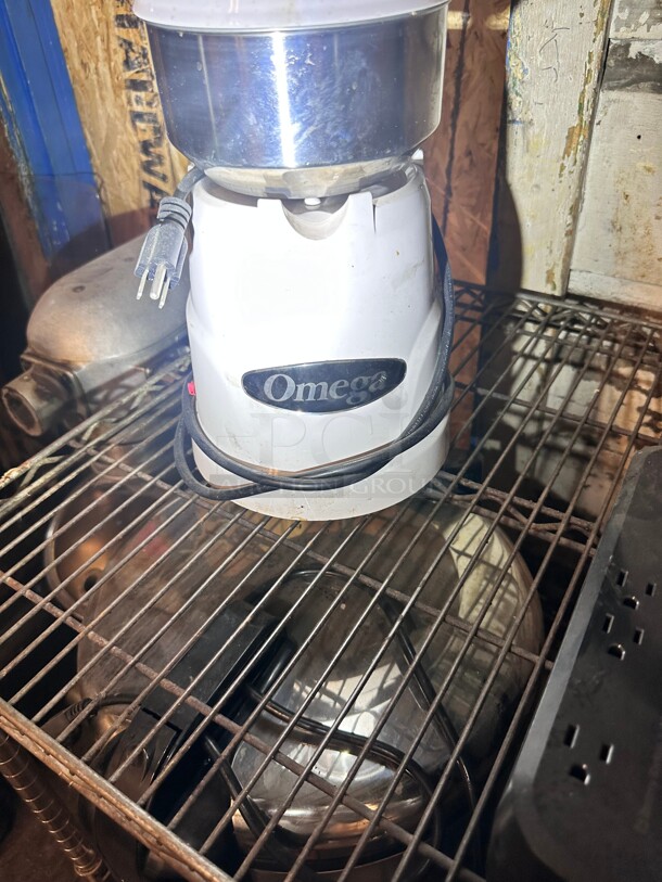 Omega C-10 Citrus Juicer - 120V Working - Image 4 of 6