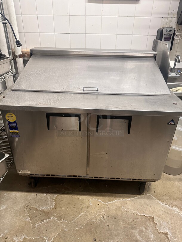 Everest Refrigeration EPBR2 47 inch Sandwich/Salad Prep Table w/ Refrigerated Base, 115v Working - Image 2 of 7