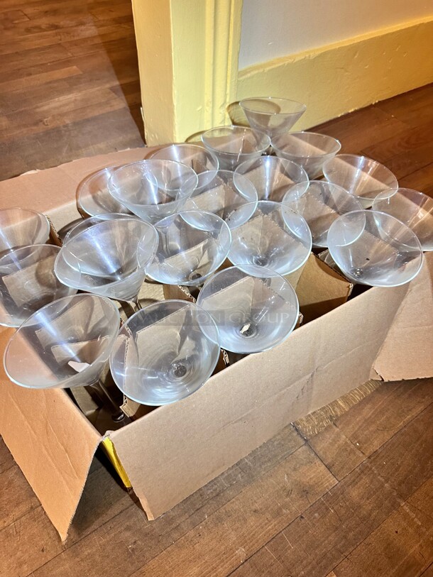 New! Margareta Glass  - Image 5 of 5