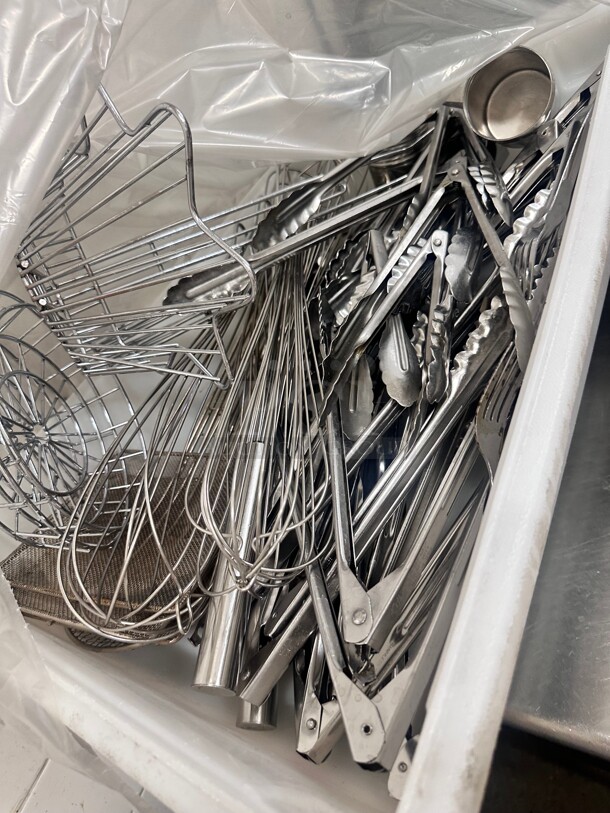One Lot Stainless Steel Kitchen Heavy-Duty Utility Tong - Image 1 of 4