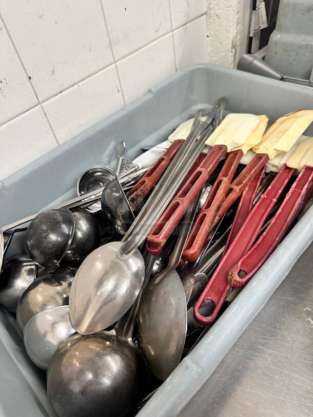 One Lot Commercial Kitchen Serving Spoons - Image 2 of 4