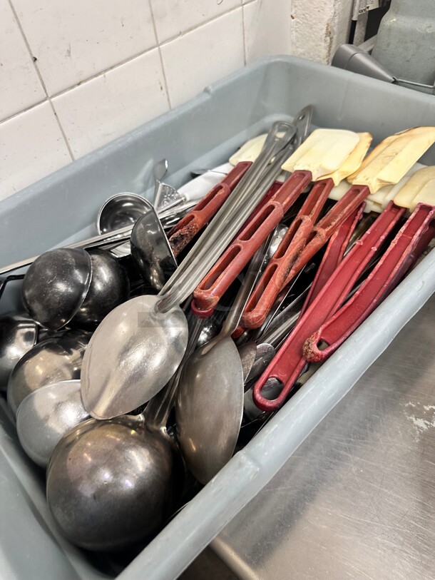 One Lot Commercial Kitchen Serving Spoons - Image 4 of 4