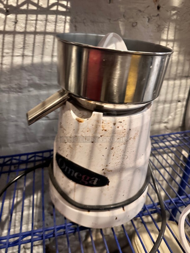 Omega Juicer 115 Volt Working - Image 1 of 3