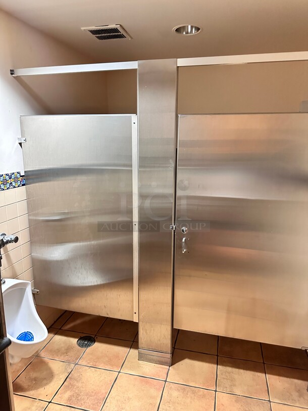 Bathroom Partition one Toilets 
85x82 - Image 1 of 4